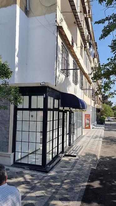 bakixanovda: Ümumi 105 kvdır 1ci mərtəbə 75 kv zirzəmi isə 30 kvdır,qarışısında — 4