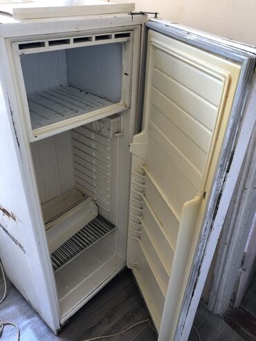 Холодильники: Б/у Холодильник Двухкамерный, цвет - Белый