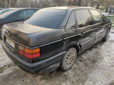 Volkswagen: Volkswagen Passat: 1990 г., 1.8 л, Механика, Бензин, Седан