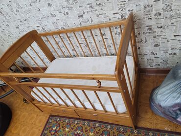 Детская мебель: Односпальная кровать, Б/у