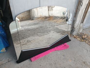 Большое декоративное зеркало на комод