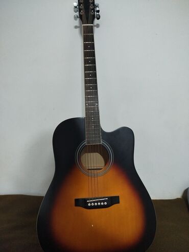 книги чингиза айтматова: Гитара акустическая 6 струн почти новая обряшяться по номеру