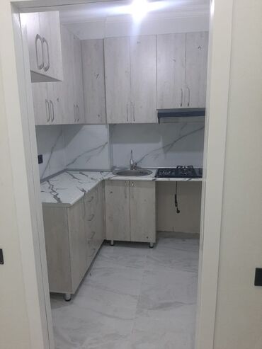 Sifarişlə mətbəx mebeli: Ev AAAF parkda yerləşir 62 kv 2 otaqlı 2 ci mərtəbədə Ev isti poldur — 1