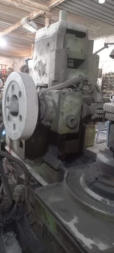 seyf qaplar: Avadanlıq: Dişli kəsən vernikəl (dişli çarx istehsalı üçün sürüşdürmə