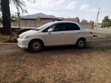 срочно продаю в связи с переездом: Honda Fit Aria: 2006 г., 1.5 л, Вариатор, Бензин, Седан