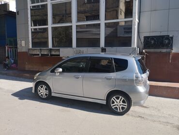 транспорт каракол: Honda Fit: 2006 г., 1.5 л, Вариатор, Бензин, Хетчбек