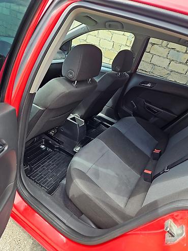 Opel: Opel Astra H hatchback – parlaq qırmızı rəngdə, 5 qapı. Texniki — 6