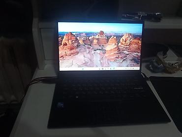 Ноутбук ASUS Vivobook (серия на крышке). Компактный легкий корпус