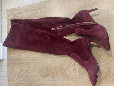 женская обувь бу: Итальянские ботфорты, размер 39, натуральная замша, выходили несколько