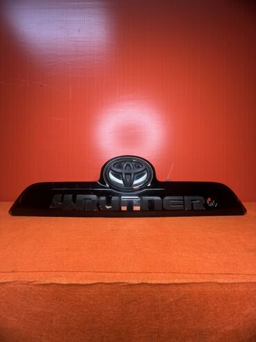 авто запчасти на хонду: Накладка крышки багажника Toyota, Б/у