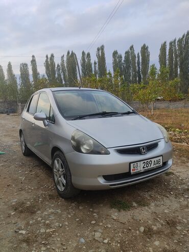 купит автомобиль: Honda Fit: 2001 г., 1.3 л, Автомат, Бензин, Купе