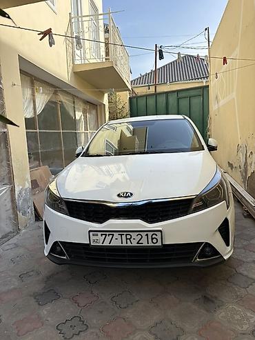 audi 6: Kia Rio: 1.6 l | 2020 il Sedan — 1