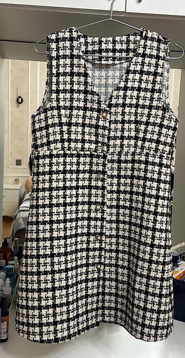 Digər qadın geyimləri: Qadın geyimlər toplusu 1) Qara-ağ xallı naxışlı, düyməli jilet - — 1