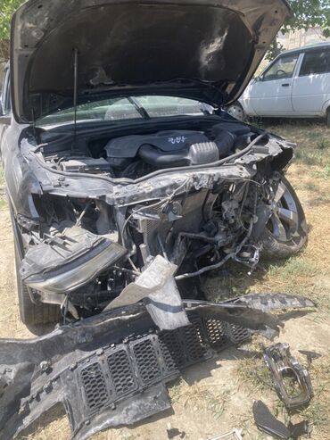 Jeep: Jeep Grand Cherokee – yaş asfalt rəngli, tam ölçülü SUV — 8