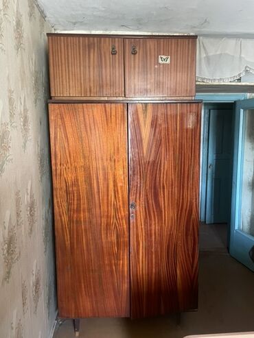 шкаф со столом внутри: Кийим салуучу шкаф, Түз