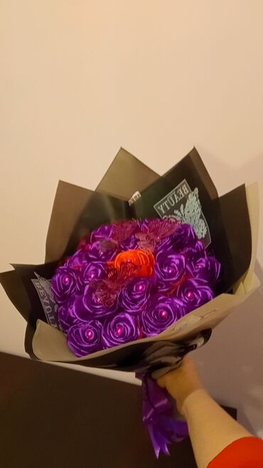 Hədiyyələr: Lentdən solmayan güllər bənövşəyi rəngli, 21 ədədli gül buketi 14 -da lalafo.az — 10 Hədiyyələr: Lentdən solmayan güllər bənövşəyi rəngli, 21 ədədli gül buketi 14 — 10