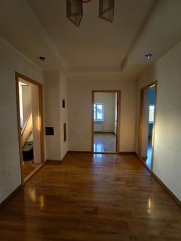трёхэтажный дом: 150 м², 4 комнаты, Можно с животными — 1
