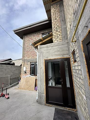 Продажа коттеджей и домов: Срочно срочно 🔥🔥🔥 Продаю дом г. Бишкек. Район верхний Токольдош, ул — 6