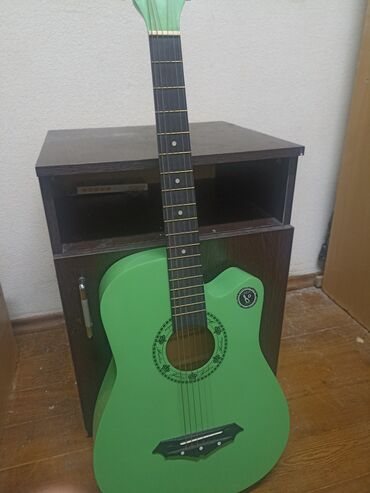 процессор для гитары: Гитара шестиструнная, в комплекте чехол и каподастр. состояние хорошее