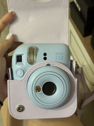 Fujifilm Instax Mini 12 ani kamerası, hər anı tez və asanlıqla çap