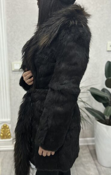 Шубы: Продается шуба(нат.кролик)размер 40/42,длина ниже колена (я ростом — 2