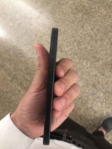 Apple iPhone: IPhone 15, 128 GB, Qara, Face ID — 6