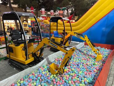 Soyuducu vitrinləri: Usaq parki ucun traktor.
Qiymet 2000 azn 
Unvan Baki.
Vesile🌹3900