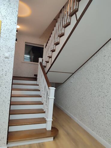 Деревянные лестницы: Стильная деревянная лестница, выполненная в классическом стиле — 37