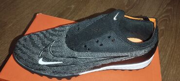 футбольные бутсы адидас: Nike phantom original, 42 размер, в идеальном состоянии!!! Срочно
