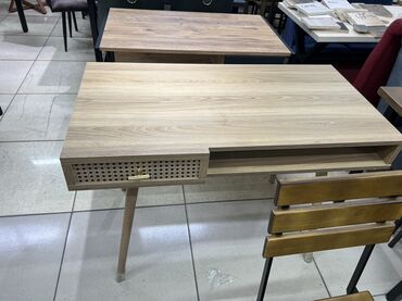 Письменные столы: Письменный стол, Дерево