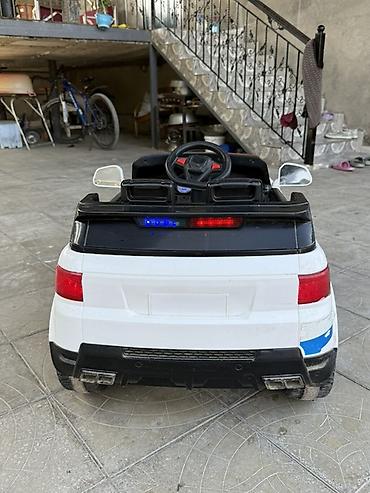 polis forması şekilleri: Uşaq üçün elektrikli polis maşını – JC-002 - Korpus: ağ rəngli SUV — 2