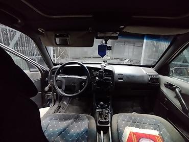 Volkswagen Passat: 1989 г., 1.8 л, Механика, Бензин, Седан