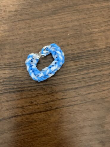 арабские платья: Набор разноцветных браслетов и колечек из резиночек (loom bands) -