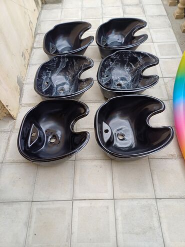 Salon, tibbi mebel dəsti: Gözəllik salonu üçün mebel dəsti Tərkib: - Saç yuma stolu: qara — 34