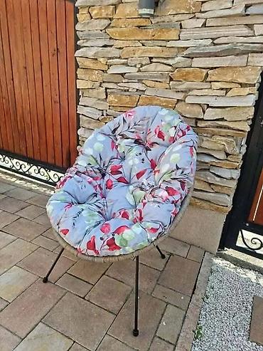 Stilske fotelje: Okrugli debelii jastukom - - Debeli, proštepani jastuk punjen mekim — 2