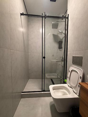 hostel osh: Современный номер с двуспальной кроватью - Просторная спальня с — 2