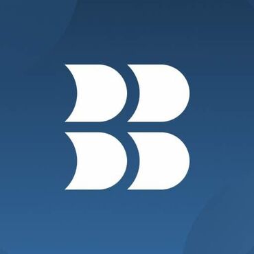костюм принца: Эмблема компании или организации, выполненная в белом цвете на синем