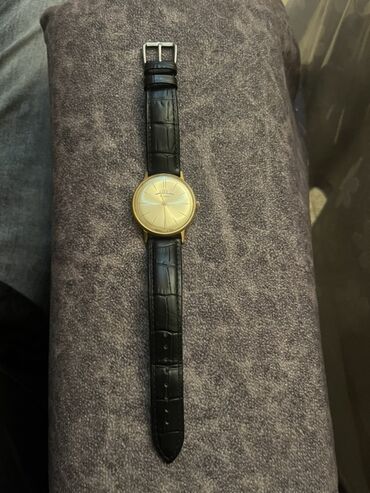 ağ qadın ətəkləri: Klassik üslubda 1970 ci il buraxılış luç qol saatı. - Korpus: qızılı