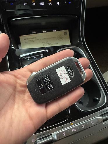 Kia: Kia Carnival: 2020 г., Минивэн — 16