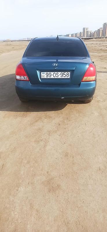 Hyundai: Hyundai Elantra: 2 l | 2001 il Sedan — 2