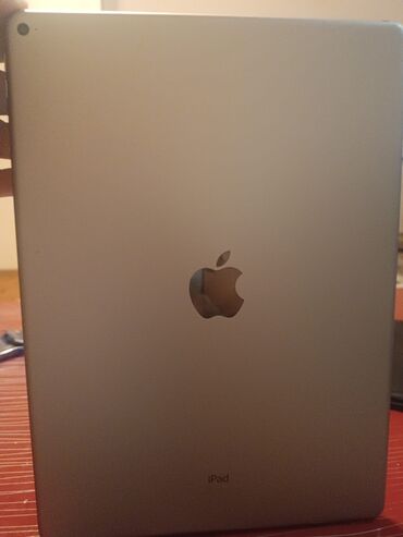apple notebook qiymetleri: Az ishlenmish Ipad pro böyük ekran 12.9 inch, Hech bir chiziqi va