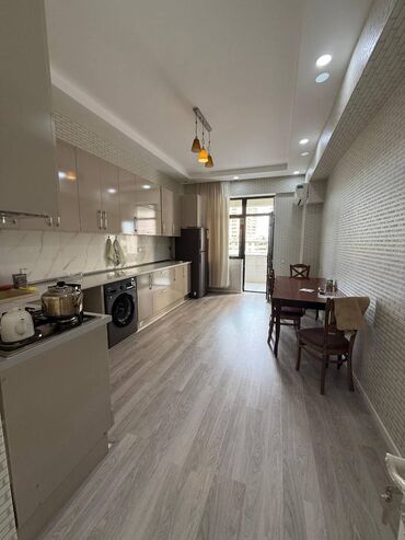 Qarajlar: 📍 Ünvan: Gənclik metrosunun yaxınlığı 🏢 Bina: 16 mərtəbəli binanın