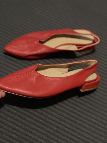 Женская обувь: Очень красивые и натуральные сандали новые мерились только дома