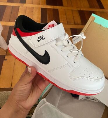зимняя обувь лора пиано: Nike SB
в наличии 36 размер
качество топ