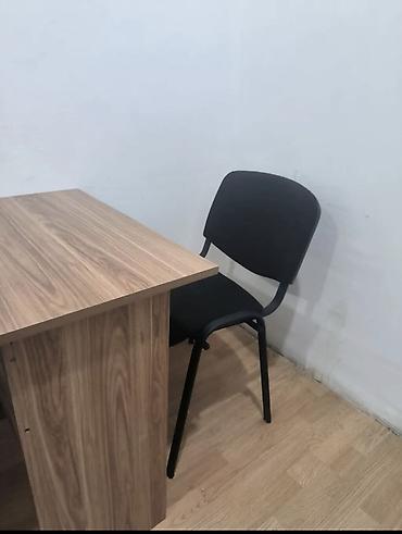 Masa 35 eded, stul ise 40 eded var hem goy hem qara stullar var