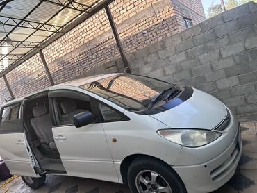 коврики в салон: Белый минивэн Toyota Estima, подходящий для семейных поездок и