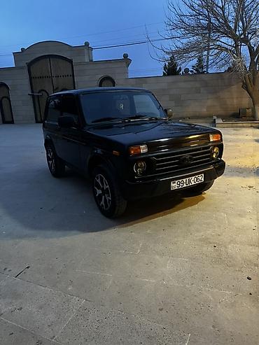 VAZ (LADA): Lada 4x4 (Niva) — qara rəngli, 3 qapılı SUV Bez kraka. 2019 12 ci ay — 3
