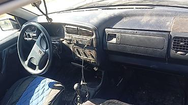 два авто: Volkswagen Vento: 1993 г., 1.8 л, Механика, Бензин, Седан — 6