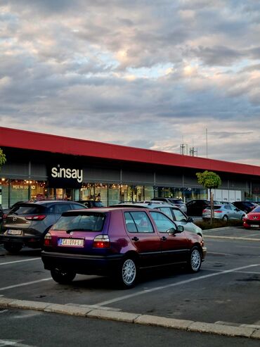 Volkswagen: Volkswagen Golf 3, hečbek sa 5 vrata. Na autu odradjena komplet — 17