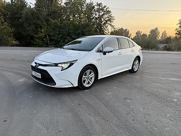 Toyota: Toyota Corolla: 2021 г., 1.8 л, Вариатор, Гибрид, Седан — 2